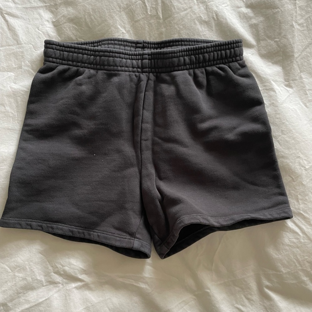 Skims Outdoor Fleece Shorts Color Soot in Size XS